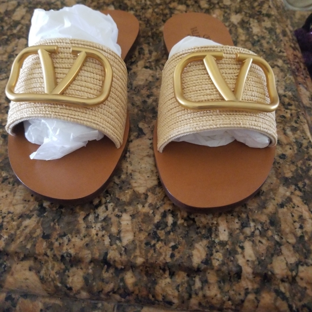 Sandals - Picture 2 of 7